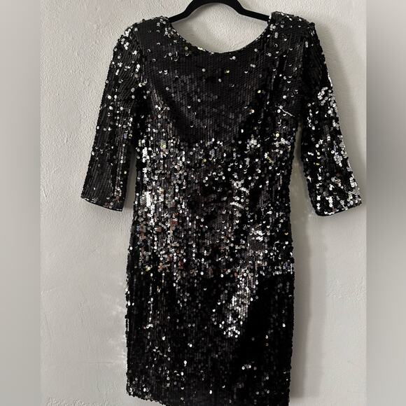 Blaque Label | sequins | vacation | 100% polyester | 90% cotton 10% spandex - Picture 3 of 5